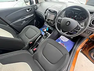 Used 2018 Renault Captur Iconic Orange - Interior and Exterior details 16