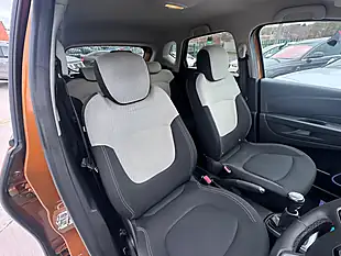 Used 2018 Renault Captur Iconic Orange - Interior and Exterior details 17
