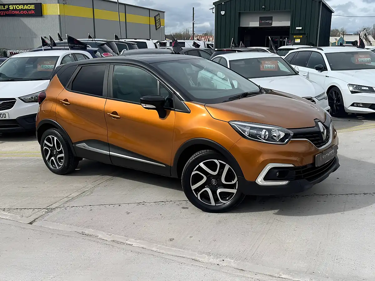 Used 2018 Renault Captur Iconic Orange - Interior and Exterior details 2