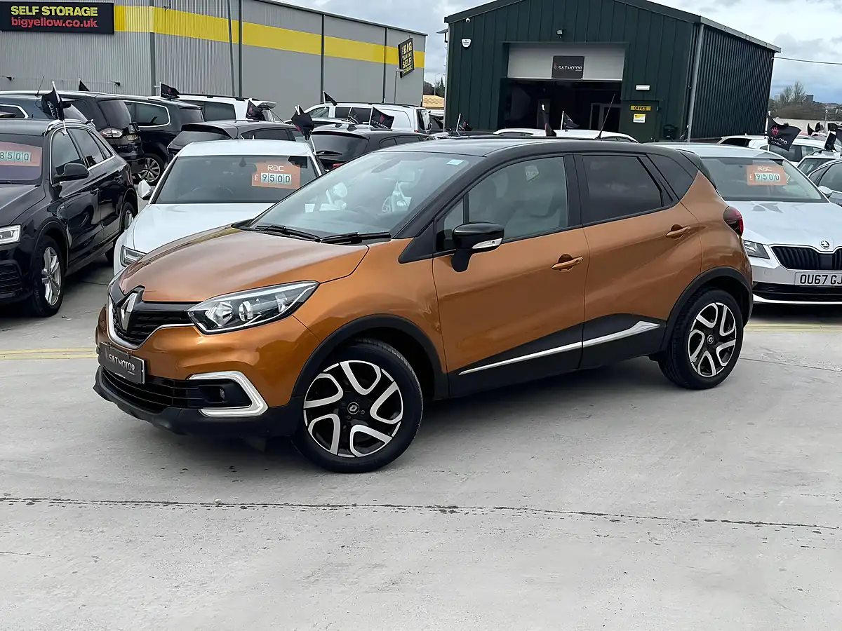 Used 2018 Renault Captur Iconic Orange - Interior and Exterior details 4