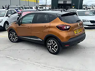 Used 2018 Renault Captur Iconic Orange - Interior and Exterior details 5