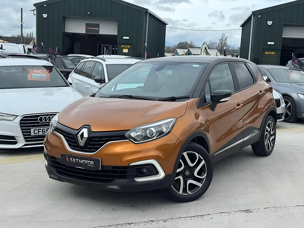 Used 2018 Renault Captur Iconic Orange - Interior and Exterior details 6