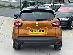 Used 2018 Renault Captur Iconic Orange - Interior and Exterior details 9