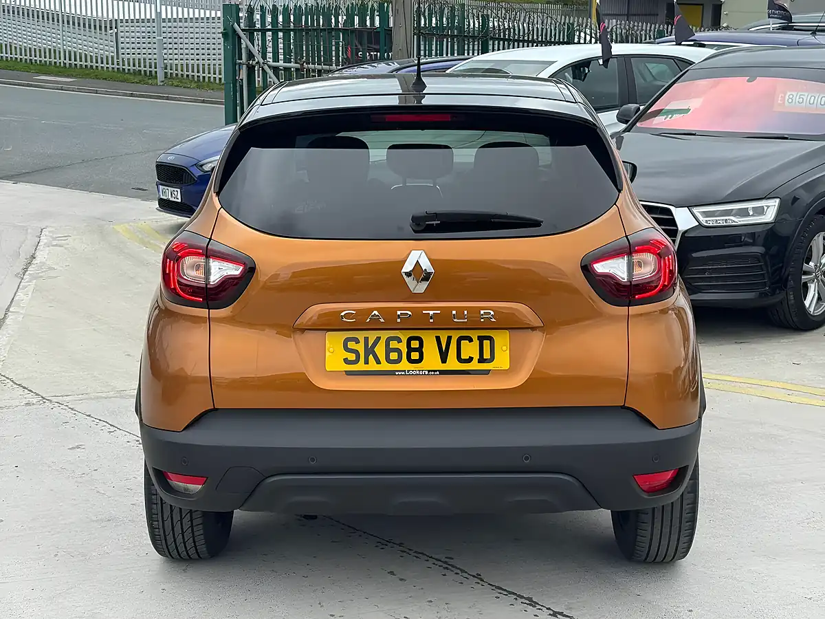 Used 2018 Renault Captur Iconic Orange - Interior and Exterior details 9