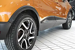 Used 2018 Renault Captur Iconic Orange - Interior and Exterior details 13