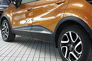 Used 2018 Renault Captur Iconic Orange - Interior and Exterior details 18