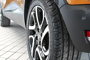 Used 2018 Renault Captur Iconic Orange - Interior and Exterior details 19