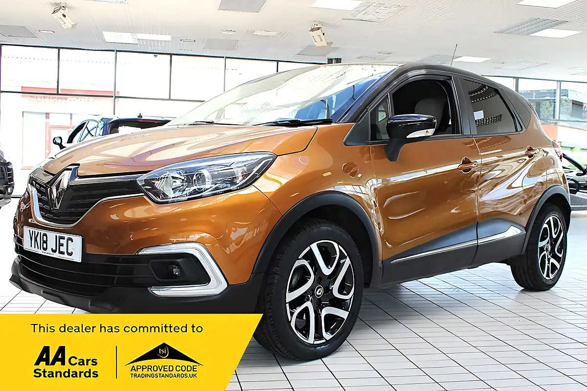 Used 2018 Renault Captur Iconic Orange - Interior and Exterior details 2