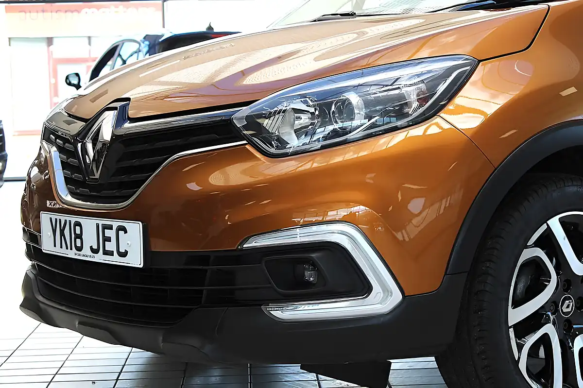Used 2018 Renault Captur Iconic Orange - Interior and Exterior details 4