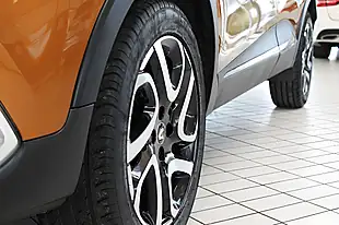Used 2018 Renault Captur Iconic Orange - Interior and Exterior details 6