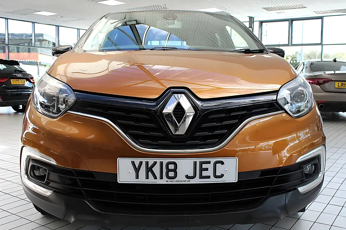 Used 2018 Renault Captur Iconic Orange - Interior and Exterior details 8