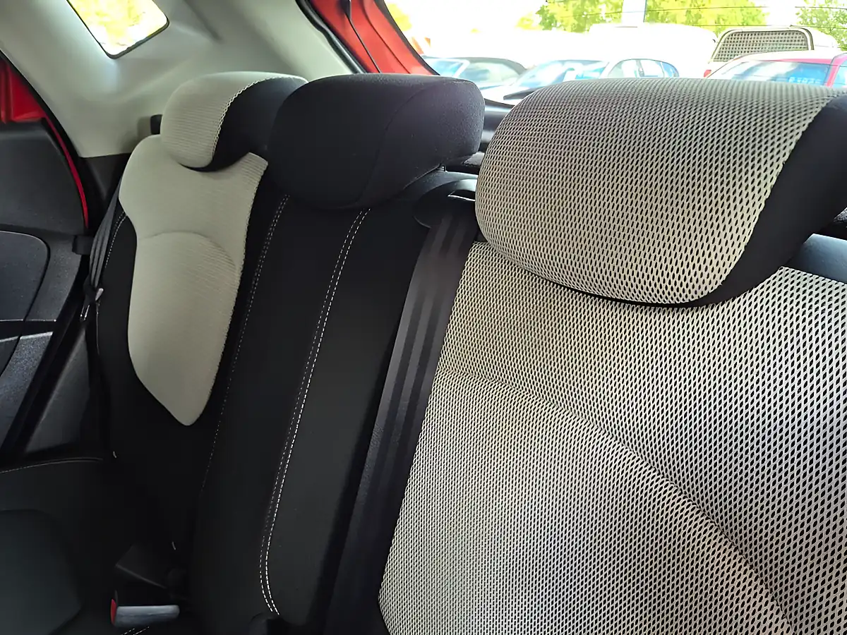 Used 2018 Renault Captur Iconic Red - Interior and Exterior details 11