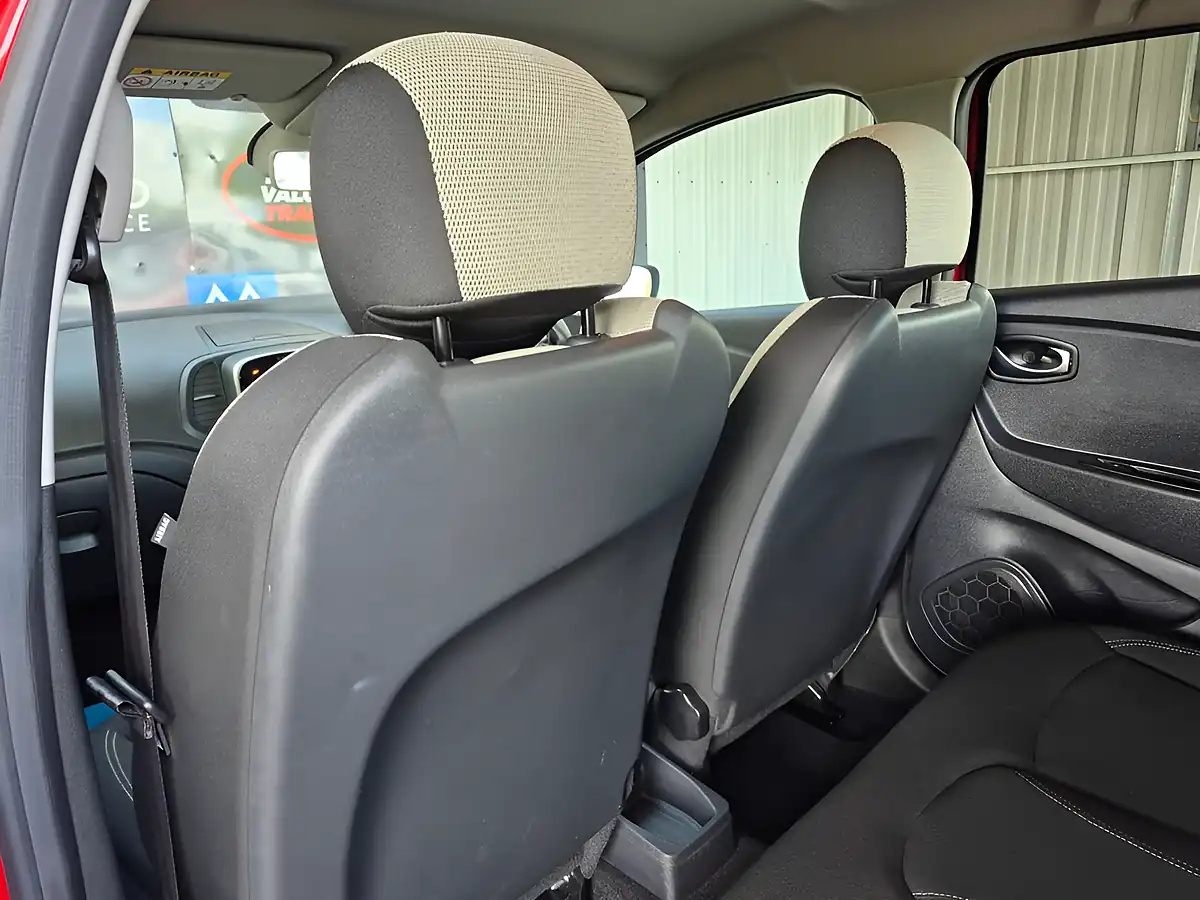 Used 2018 Renault Captur Iconic Red - Interior and Exterior details 12