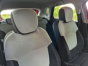 Used 2018 Renault Captur Iconic Red - Interior and Exterior details 16
