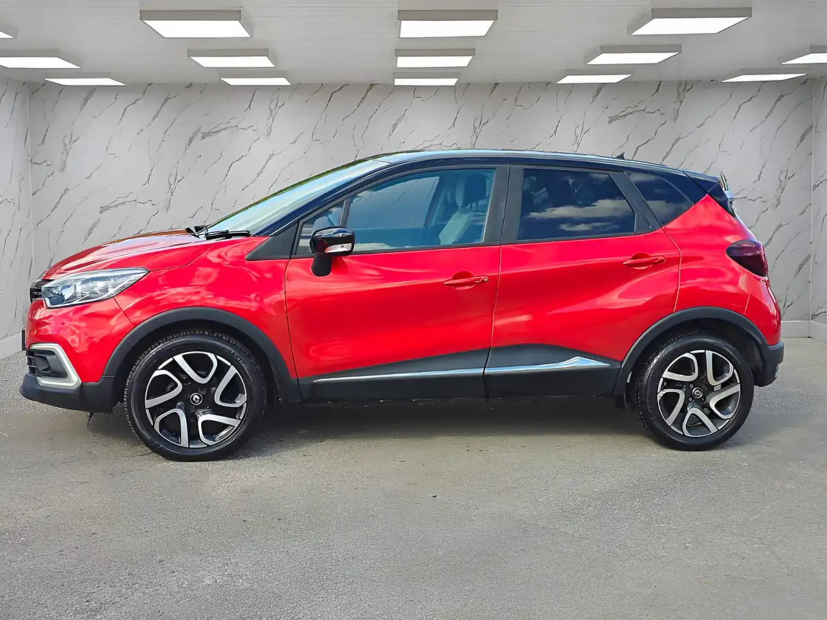 Used 2018 Renault Captur Iconic Red - Interior and Exterior details 10