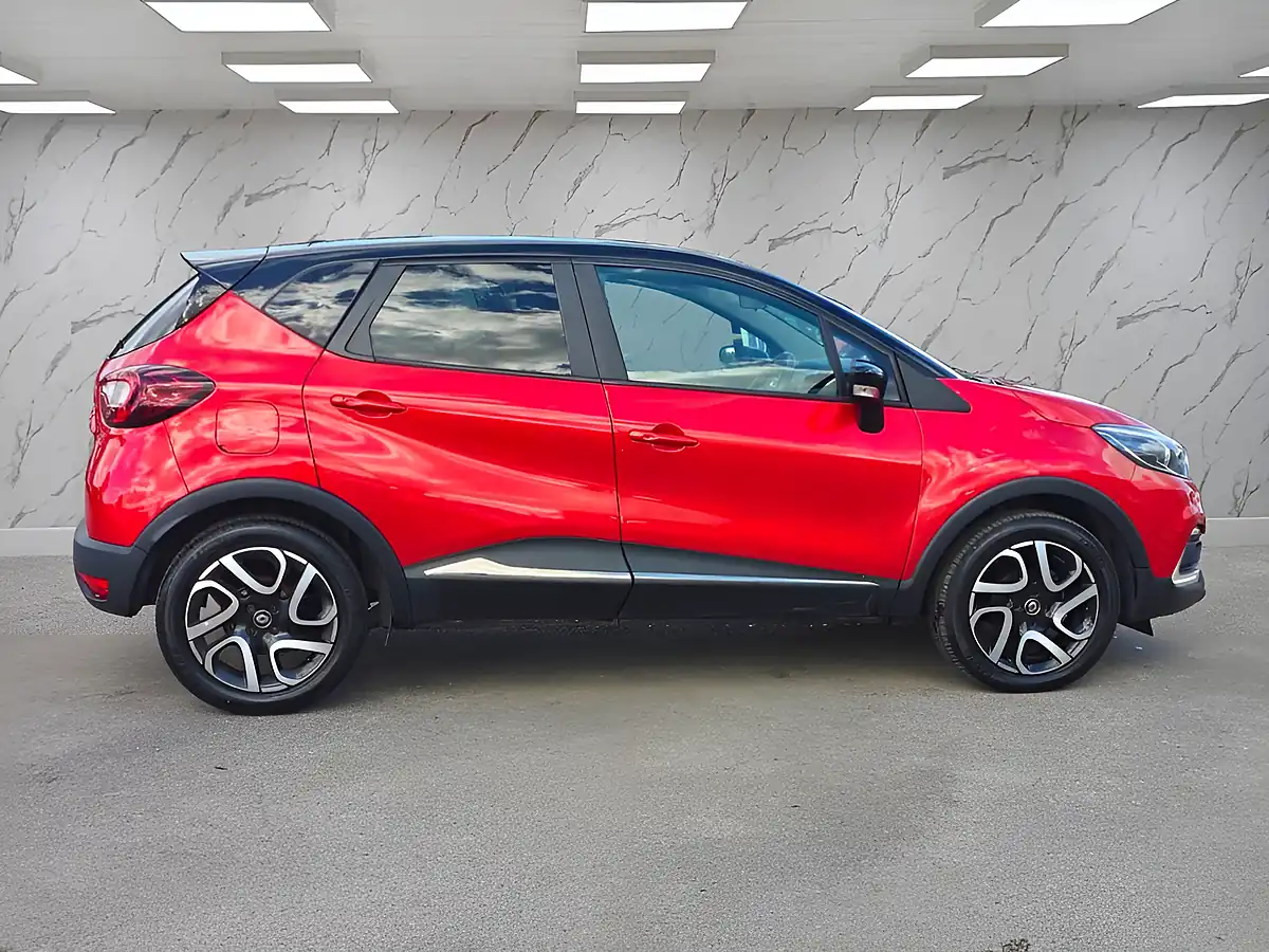 Used 2018 Renault Captur Iconic Red - Interior and Exterior details 11