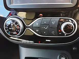 Used 2018 Renault Captur Iconic Red - Interior and Exterior details 16