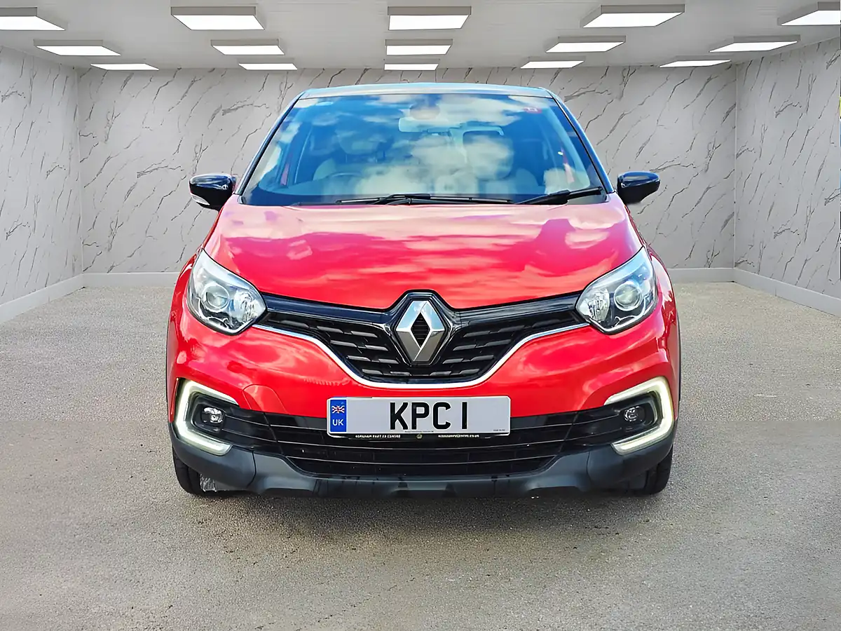 Used 2018 Renault Captur Iconic Red - Interior and Exterior details 4