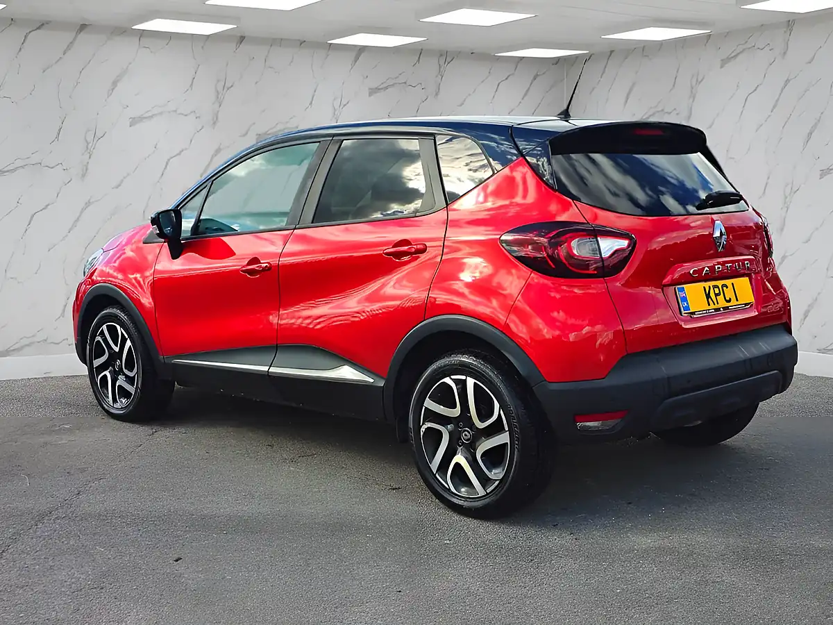 Used 2018 Renault Captur Iconic Red - Interior and Exterior details 6