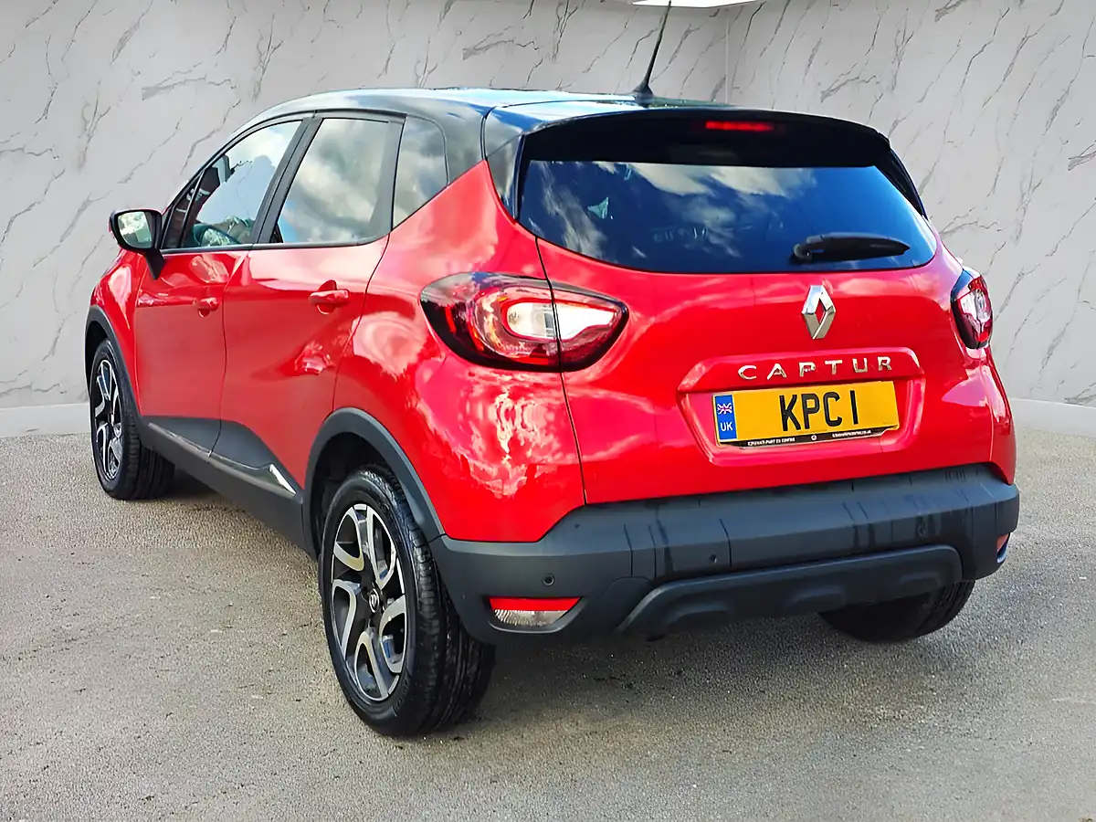 Used 2018 Renault Captur Iconic Red - Interior and Exterior details 7