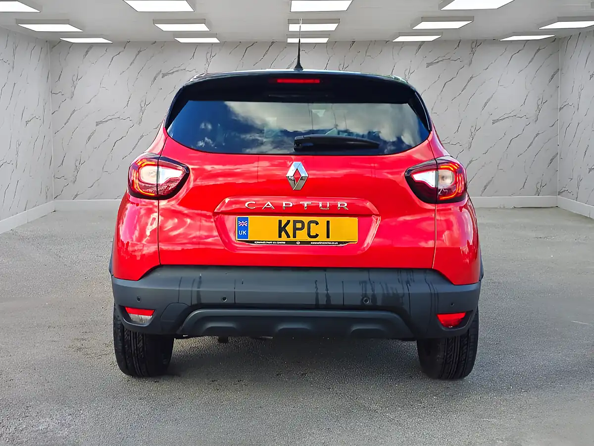 Used 2018 Renault Captur Iconic Red - Interior and Exterior details 8