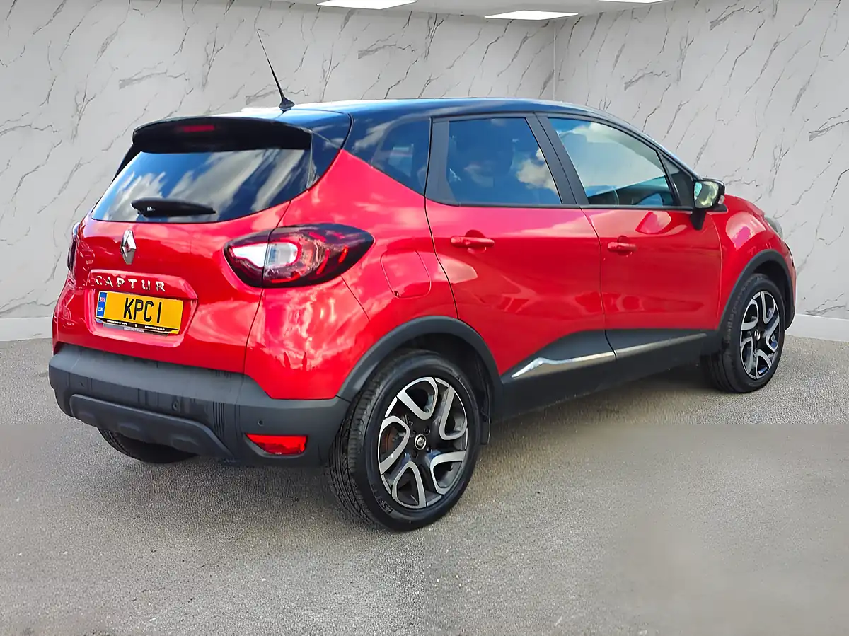 Used 2018 Renault Captur Iconic Red - Interior and Exterior details 9