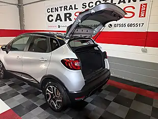 Used 2018 Renault Captur Iconic Silver - Interior and Exterior details 10