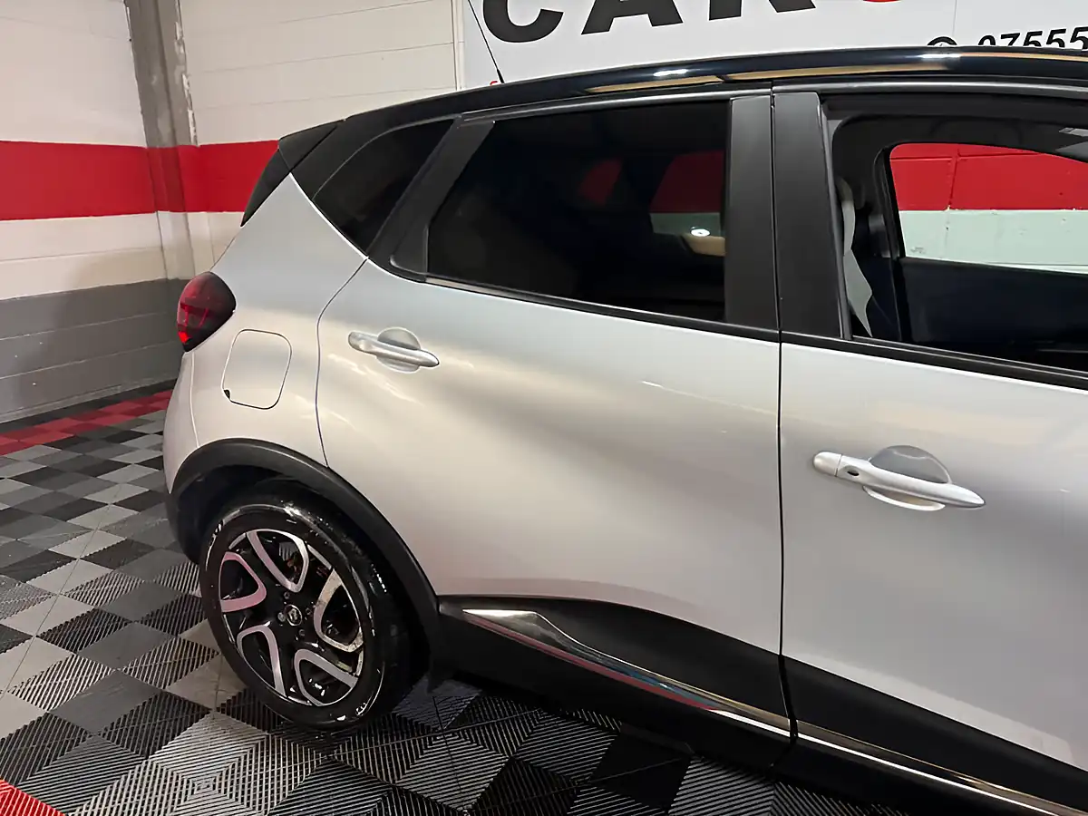 Used 2018 Renault Captur Iconic Silver - Interior and Exterior details 3