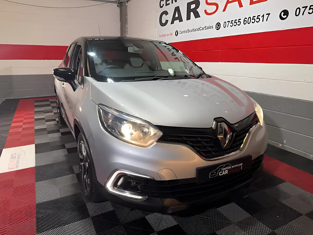 Used 2018 Renault Captur Iconic Silver - Interior and Exterior details 5