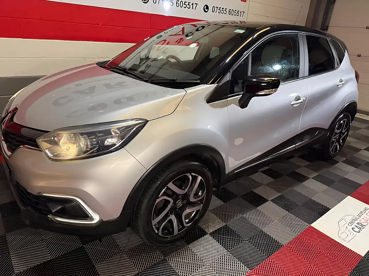 Used 2018 Renault Captur Iconic Silver - Interior and Exterior details 6