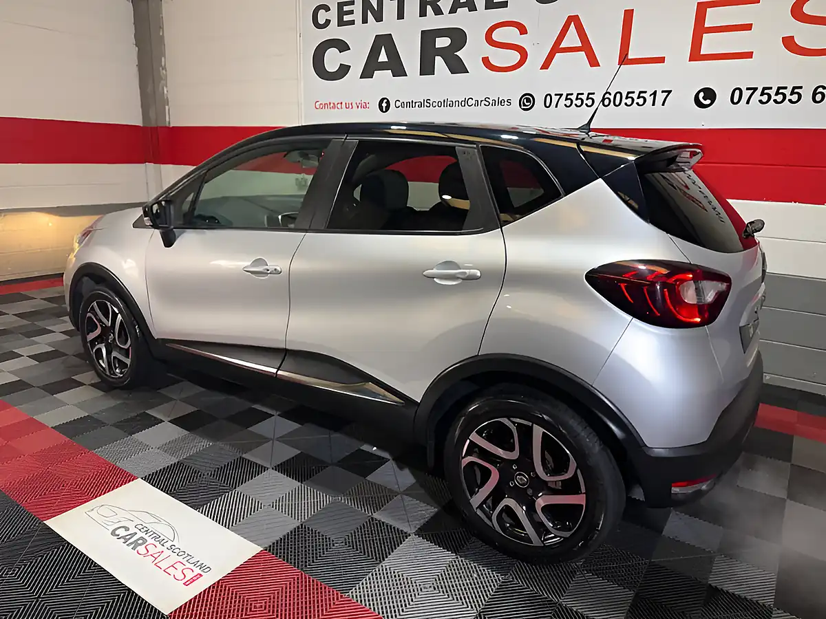 Used 2018 Renault Captur Iconic Silver - Interior and Exterior details 8