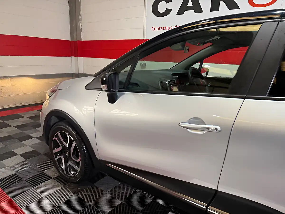 Used 2018 Renault Captur Iconic Silver - Interior and Exterior details 9