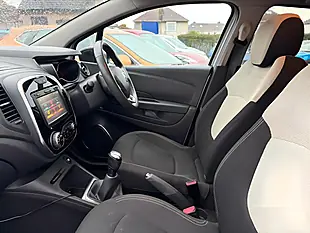 Used 2018 Renault Captur Iconic Silver - Interior and Exterior details 12
