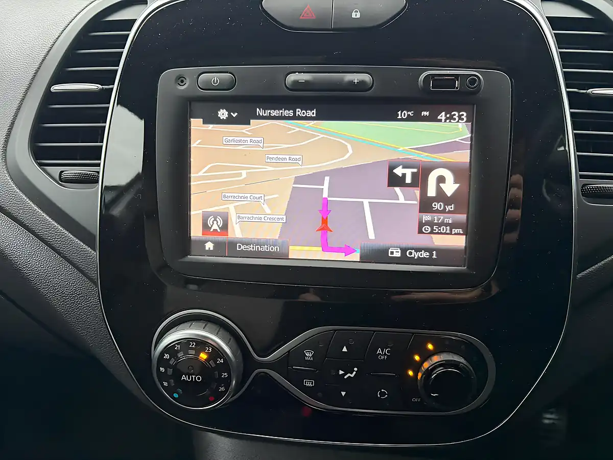 Used 2018 Renault Captur Iconic Silver - Interior and Exterior details 14