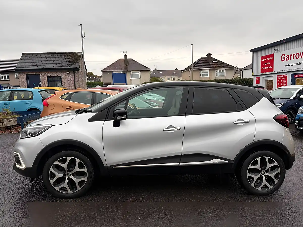 Used 2018 Renault Captur Iconic Silver - Interior and Exterior details 4