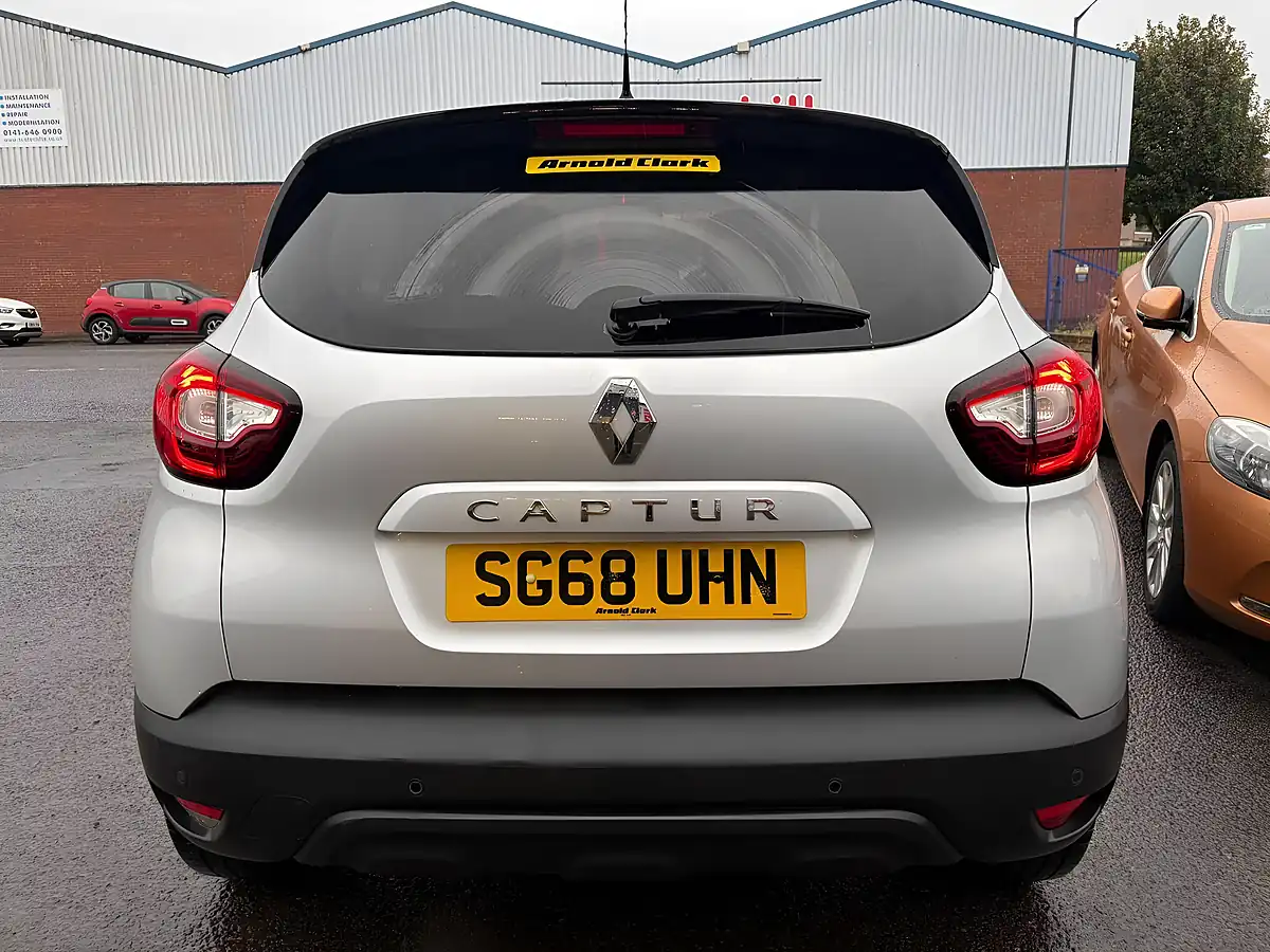 Used 2018 Renault Captur Iconic Silver - Interior and Exterior details 6