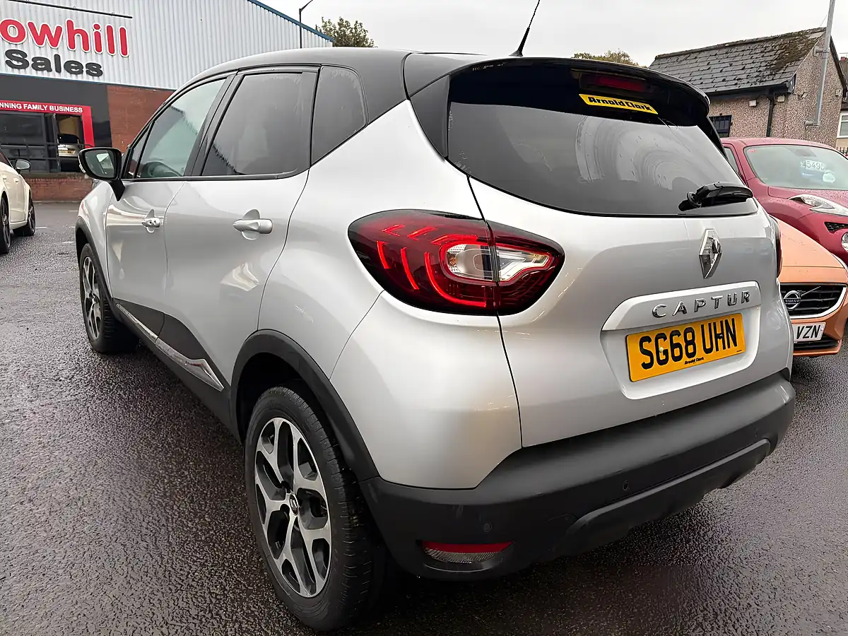 Used 2018 Renault Captur Iconic Silver - Interior and Exterior details 7