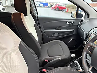 Used 2018 Renault Captur Iconic Silver - Interior and Exterior details 9