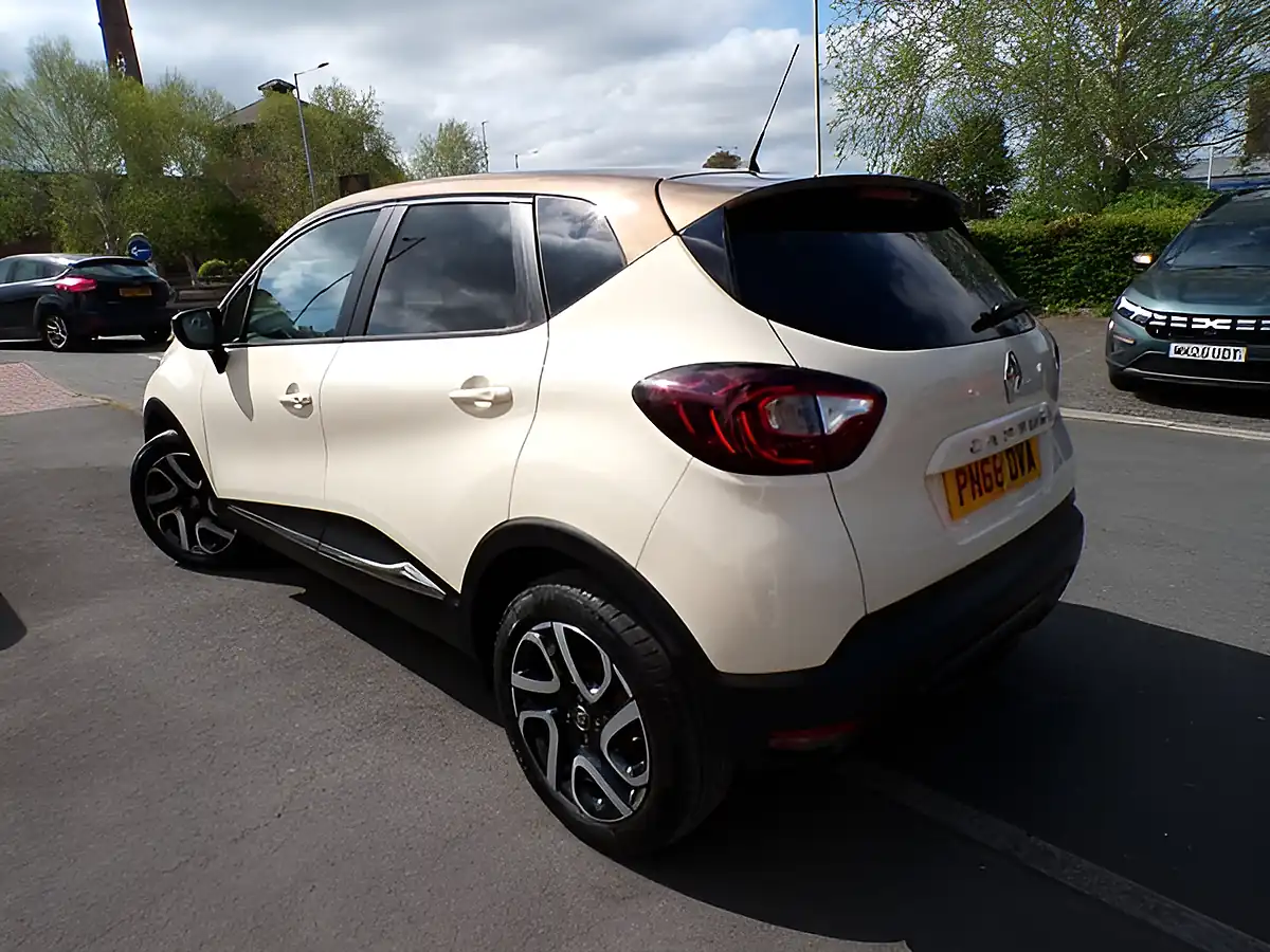 Used 2018 Renault Captur Iconic White - Interior and Exterior details 2