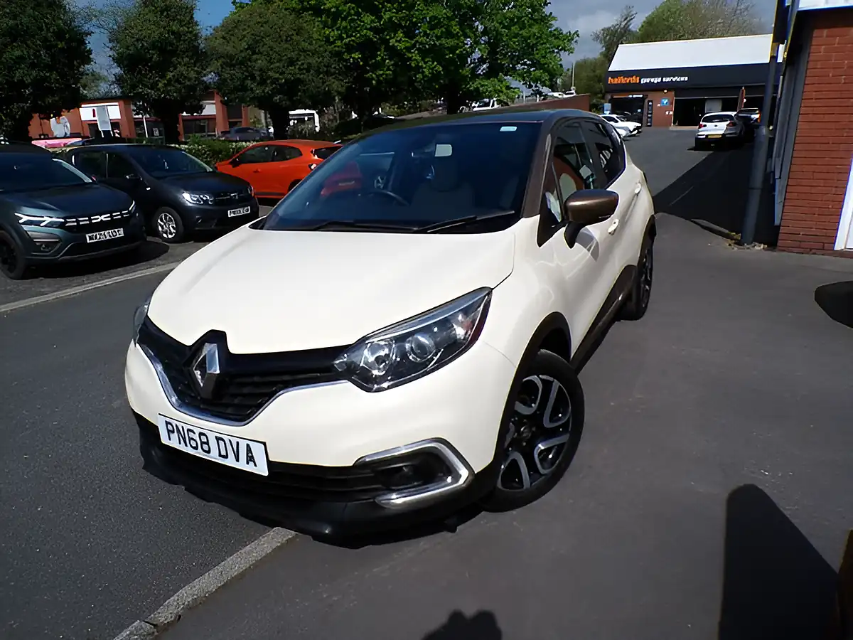 Used 2018 Renault Captur Iconic White - Interior and Exterior details 3