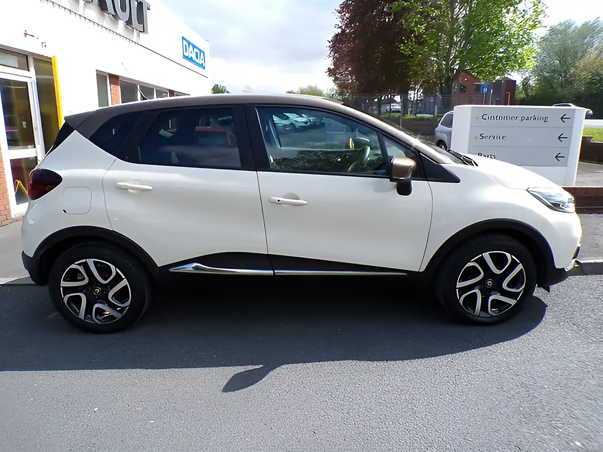 Used 2018 Renault Captur Iconic White - Interior and Exterior details 5