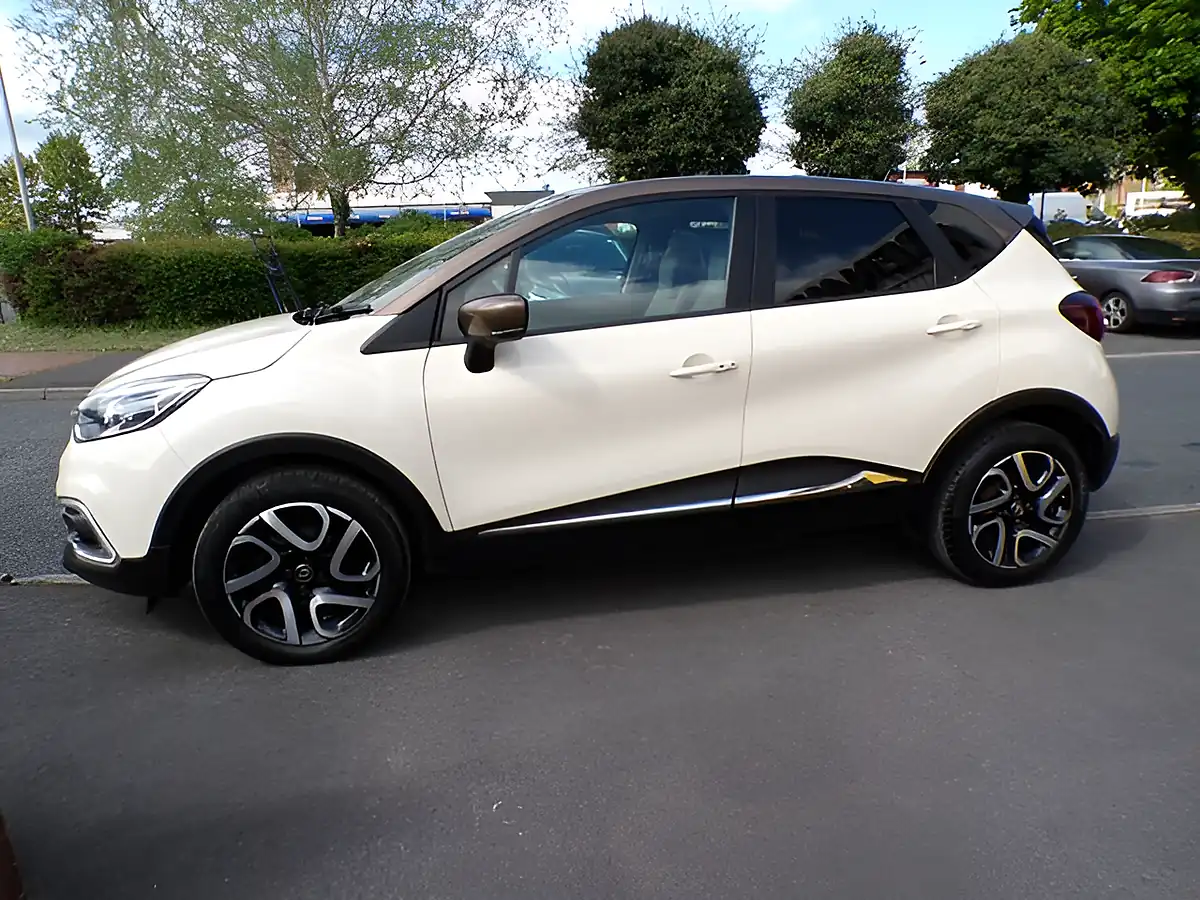 Used 2018 Renault Captur Iconic White - Interior and Exterior details 8