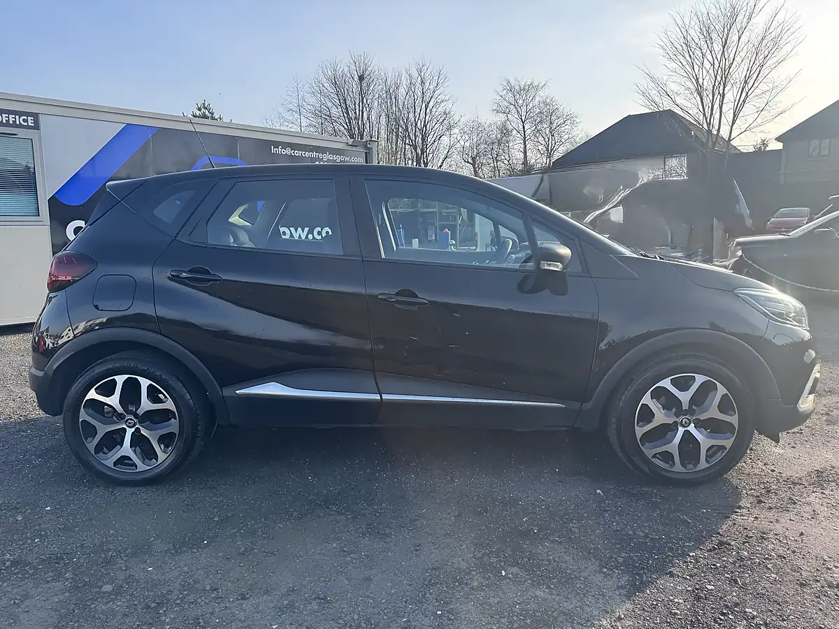 Used 2018 Renault Captur Media Nav Dynamique Black - Interior and Exterior details 4