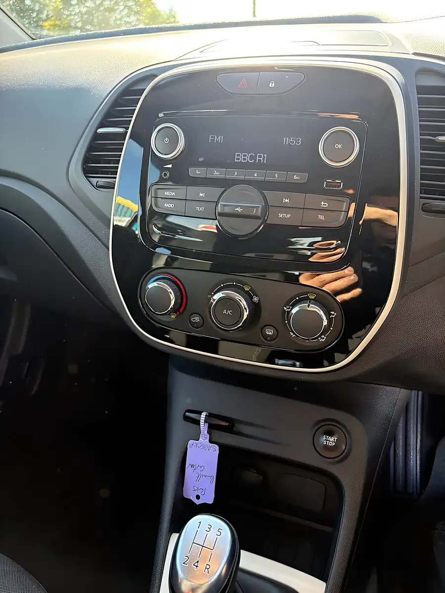 Used 2018 Renault Captur Play Blue - Interior and Exterior details 10
