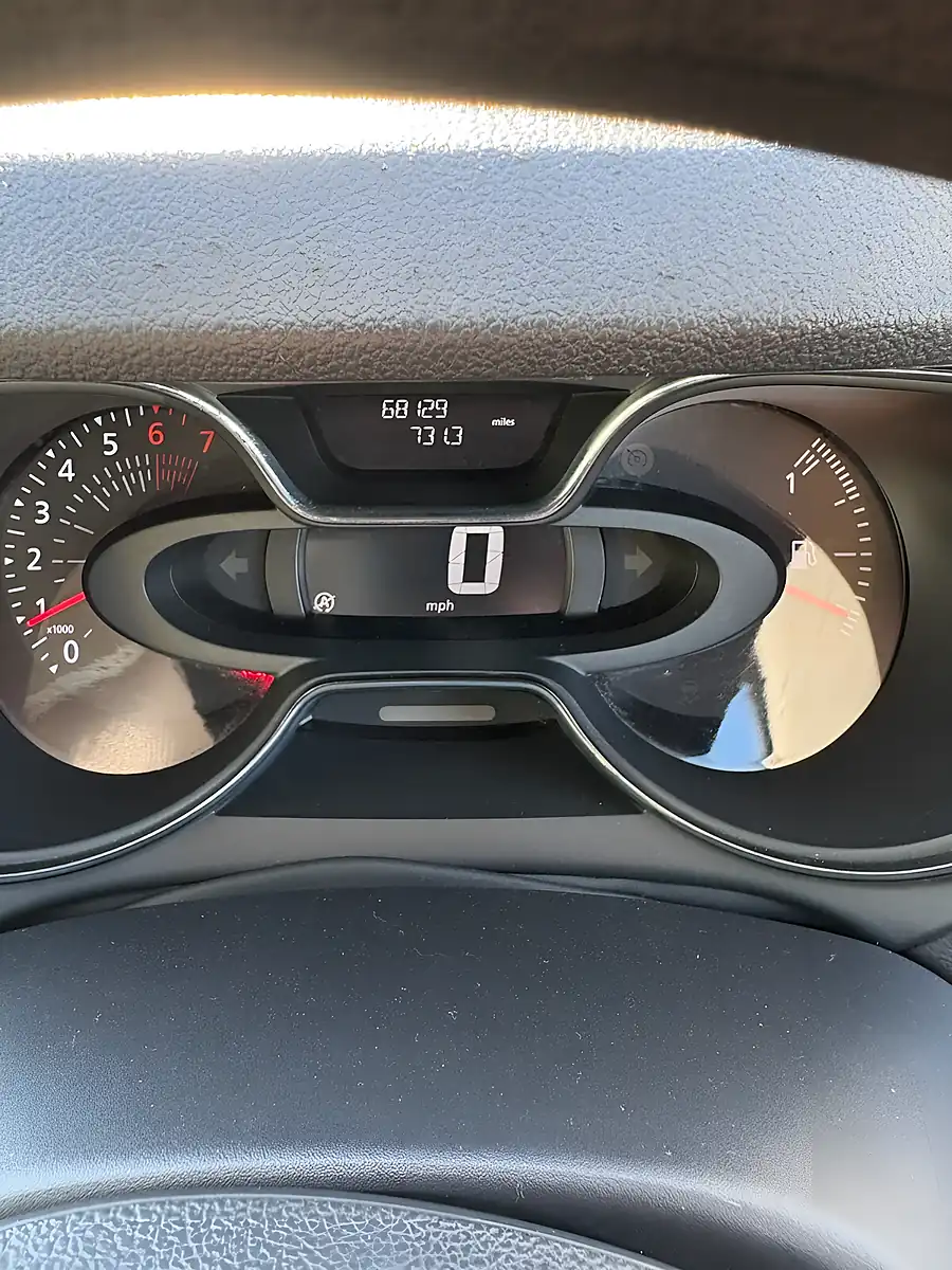 Used 2018 Renault Captur Play Blue - Interior and Exterior details 13
