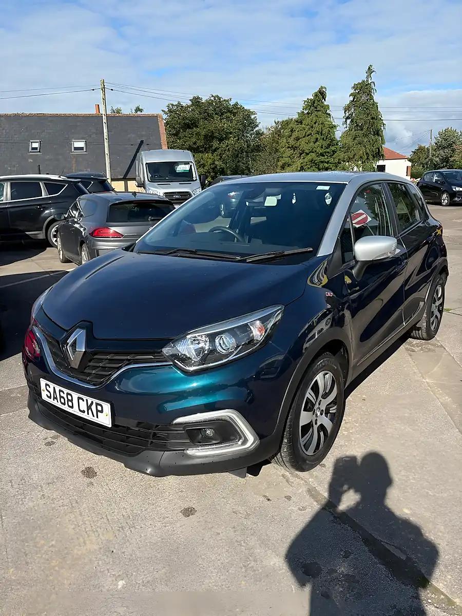 Used 2018 Renault Captur Play Blue - Interior and Exterior details 2