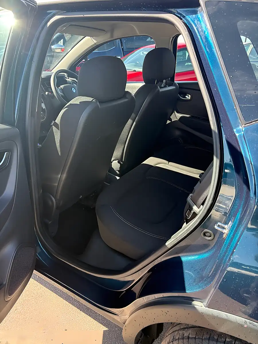 Used 2018 Renault Captur Play Blue - Interior and Exterior details 6