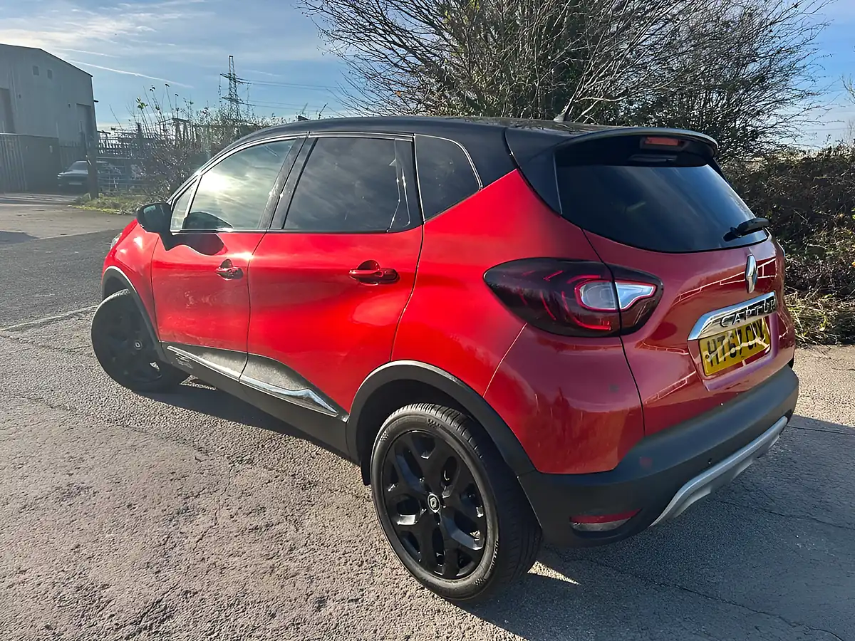 Used 2018 Renault Captur Signature X Nav Red - Interior and Exterior details 3