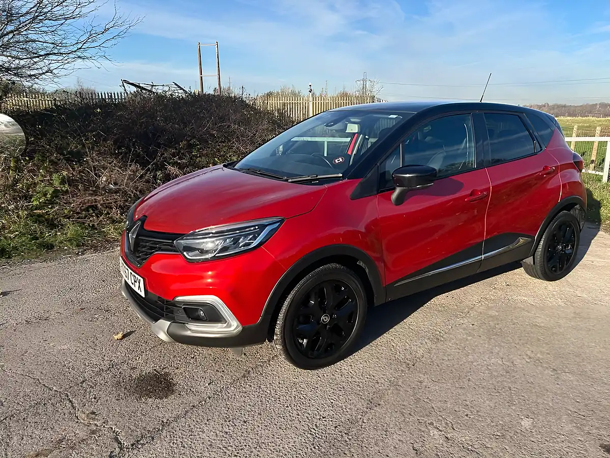 Used 2018 Renault Captur Signature X Nav Red - Interior and Exterior details 8