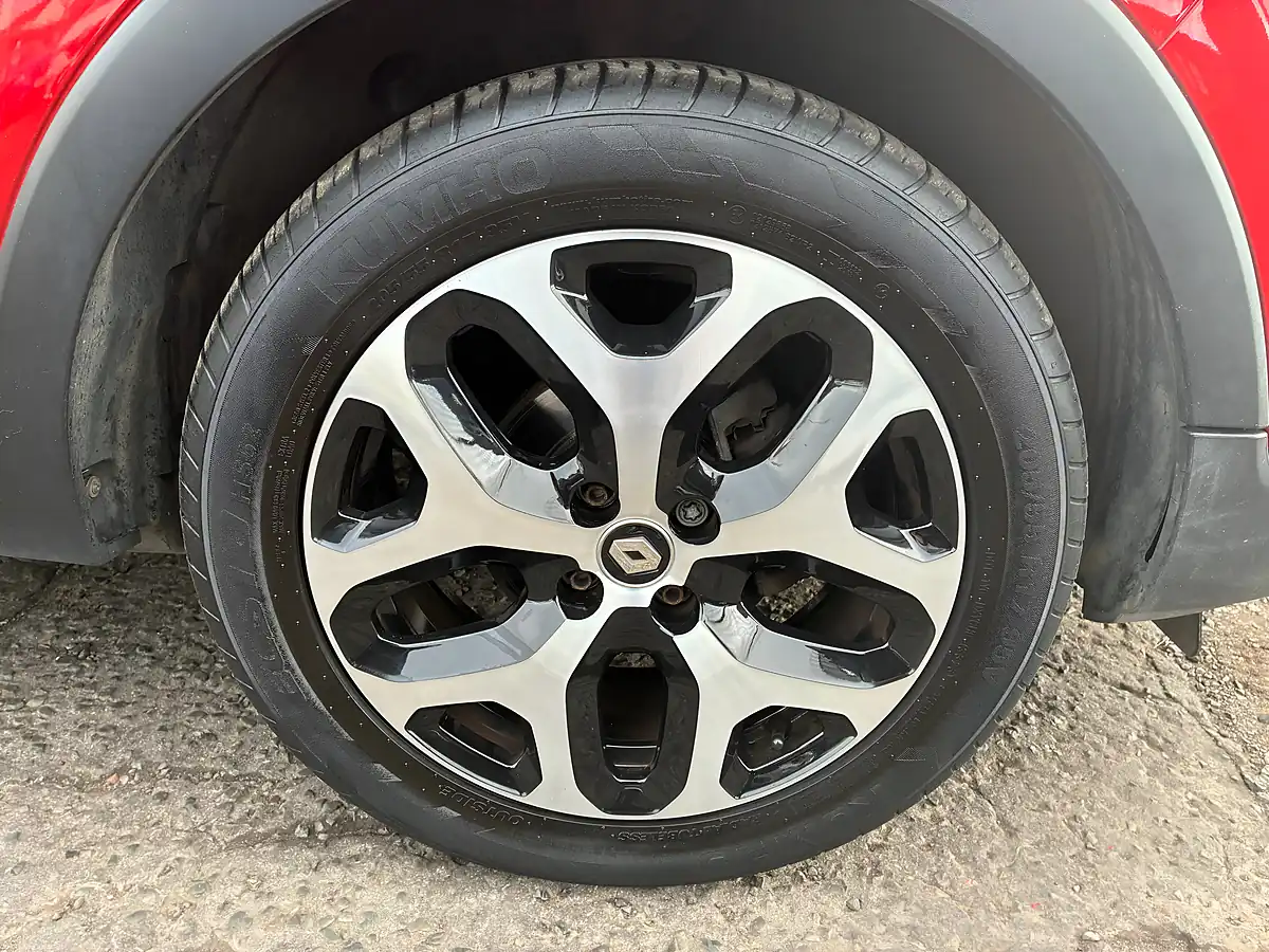 Used 2018 Renault Captur Signature X Nav Red - Interior and Exterior details 10